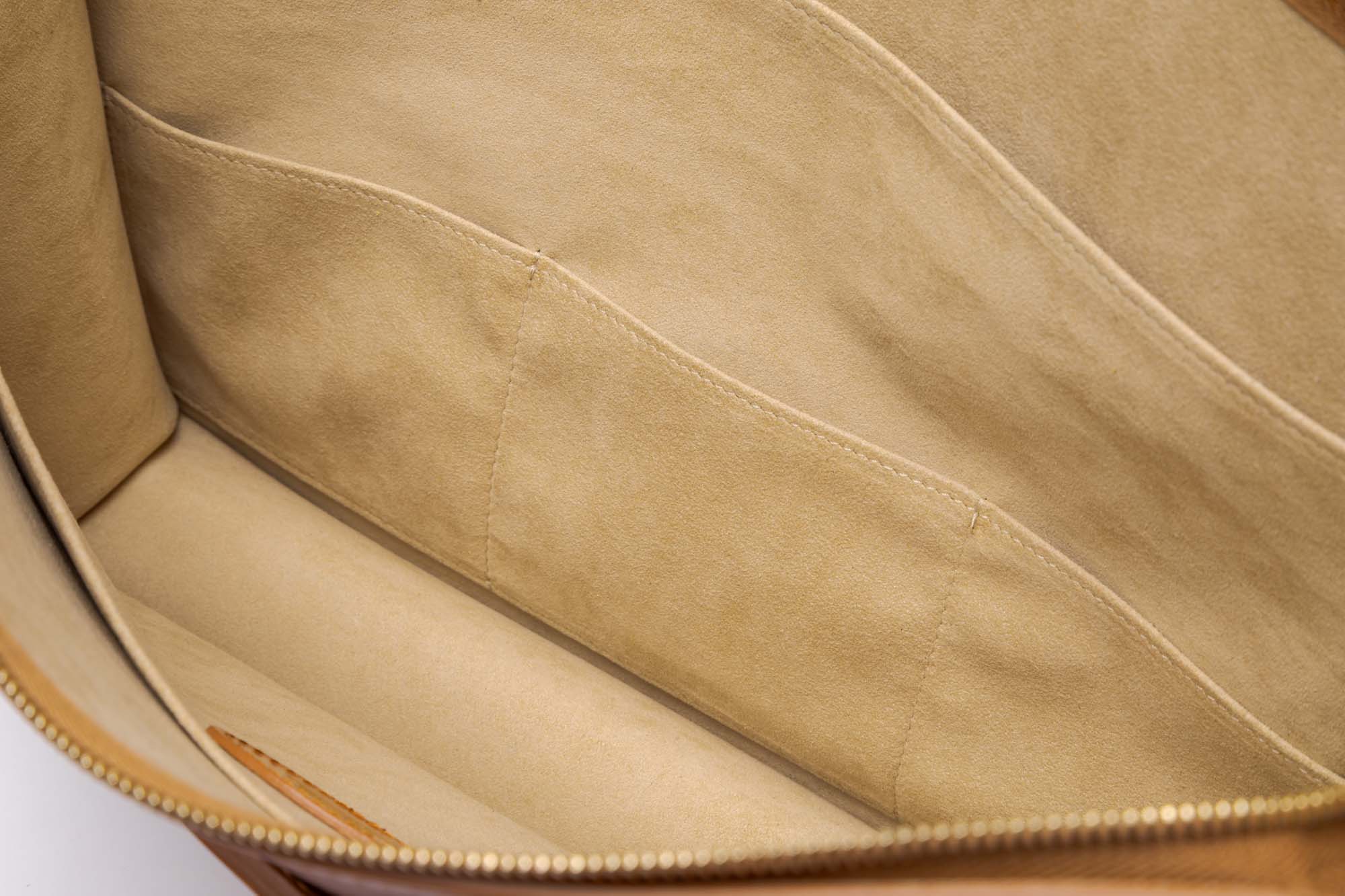 The Hale briefcase in Newton Tan - detail