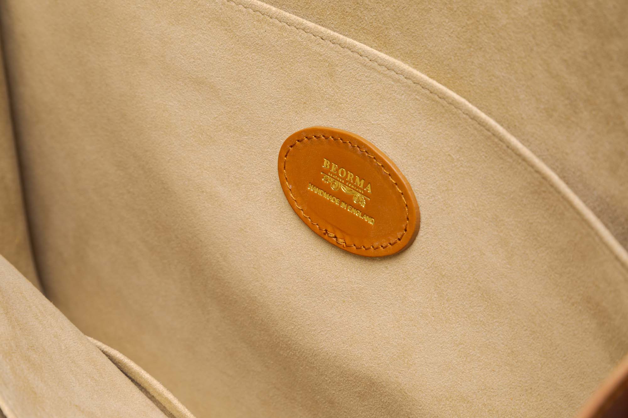 The Hale briefcase in Newton Tan - detail