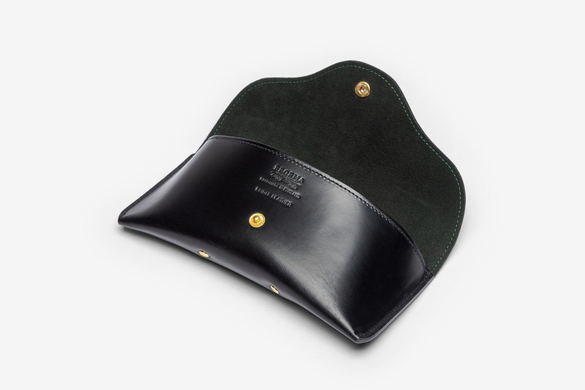 Bridle leather sunglasses case in Black - open