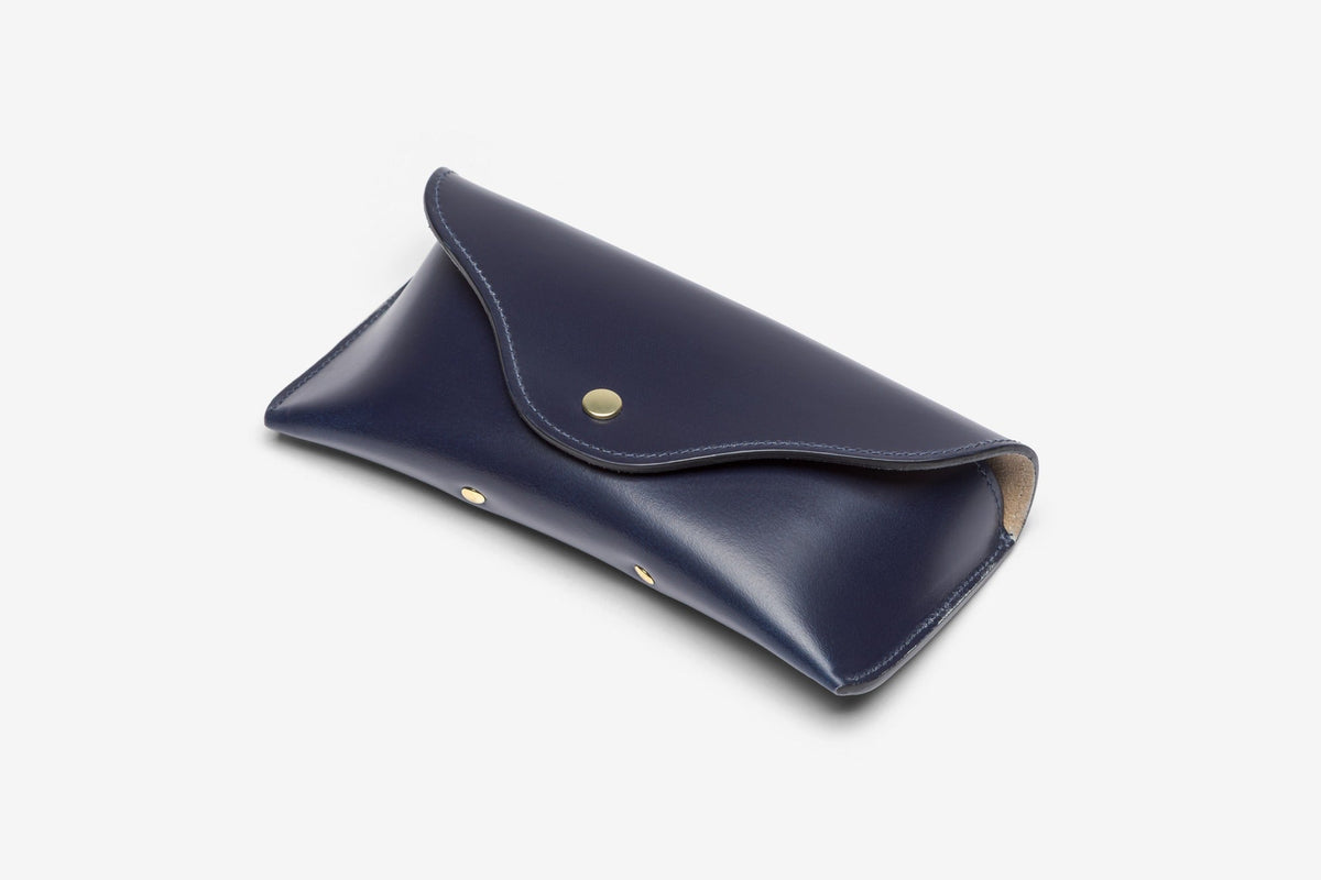 Bridle leather sunglasses case in Navy