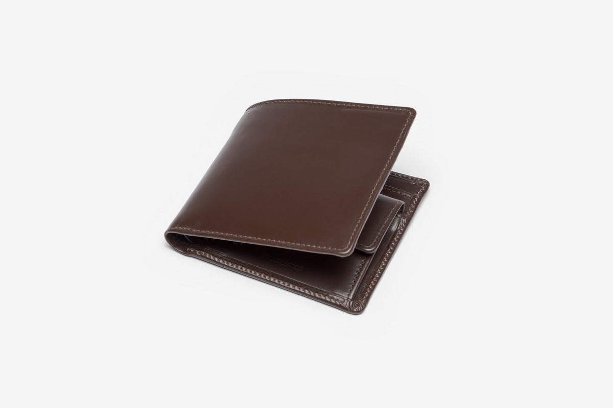 The Clarence wallet in Brown
