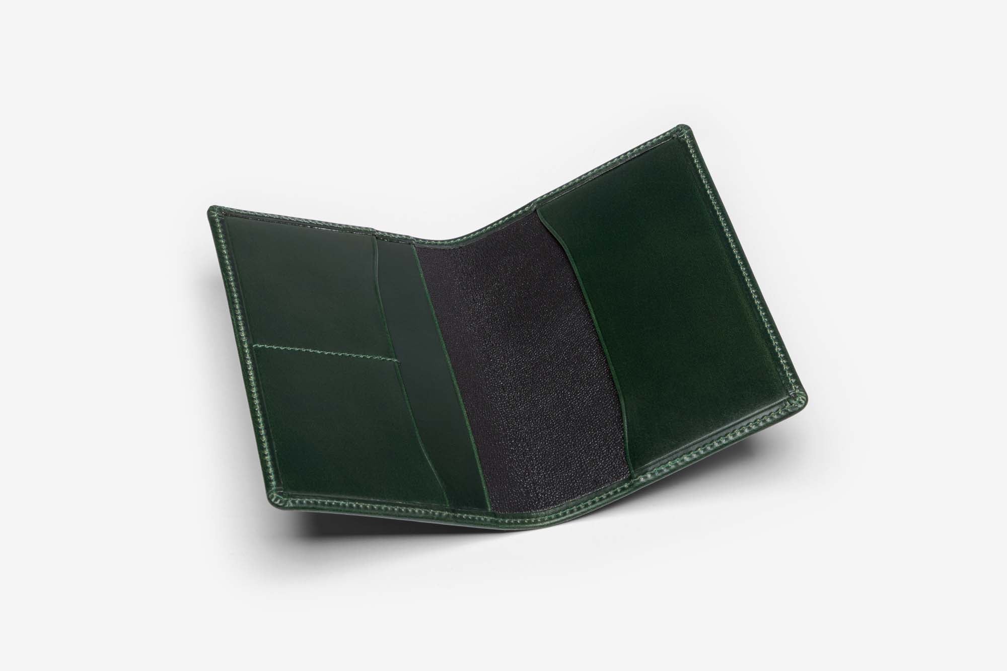 Beorma Passport Holder in Green – open