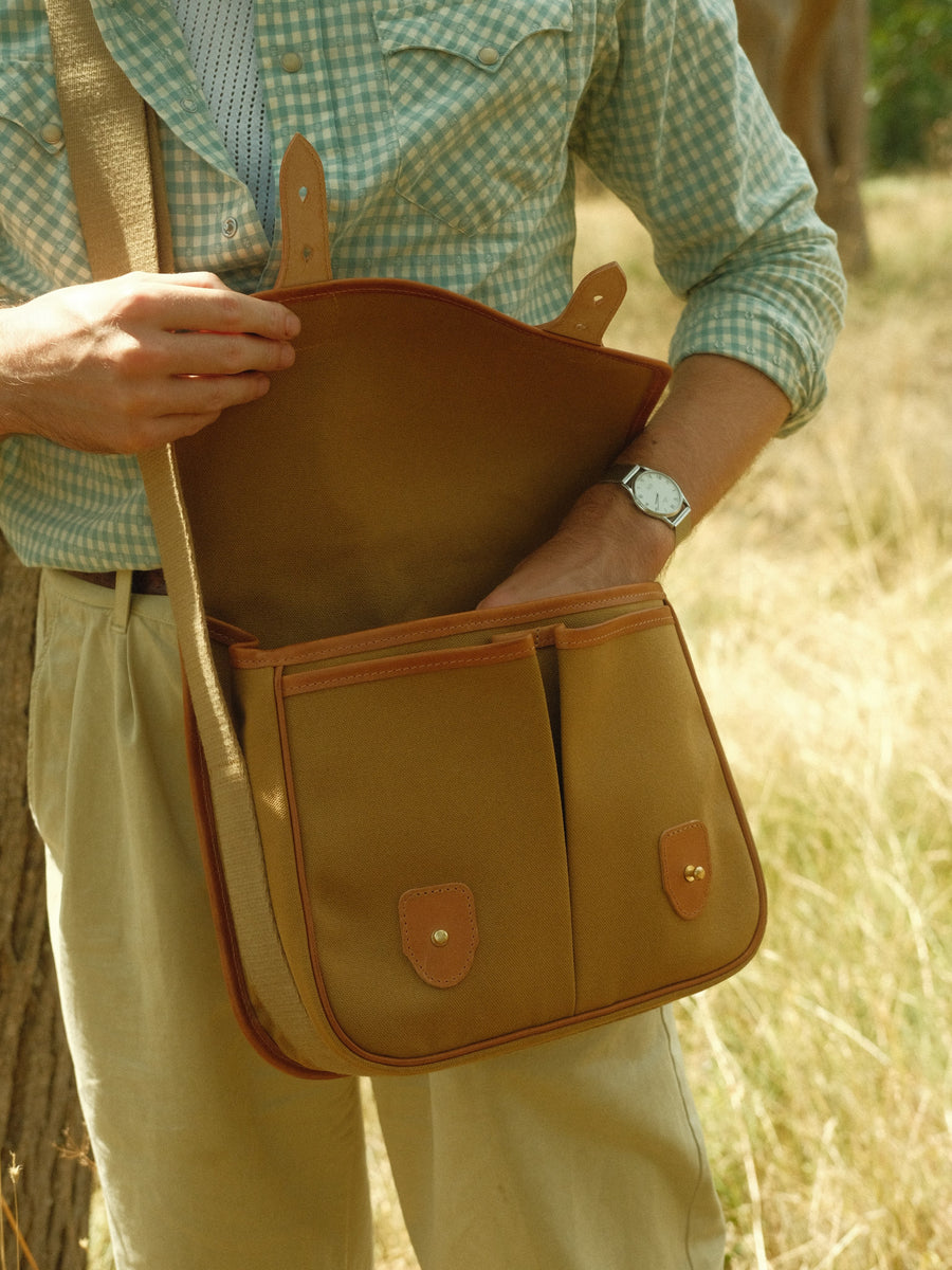 @james.l.farnell on a country walk with his Beorma bag